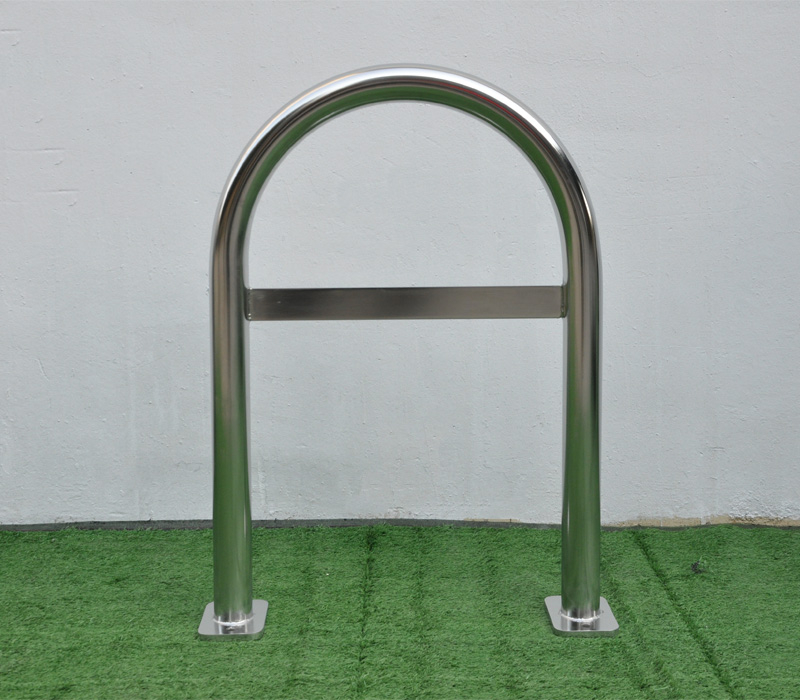 Bodenmontierter U-förmiger Fahrradständer aus Edelstahl