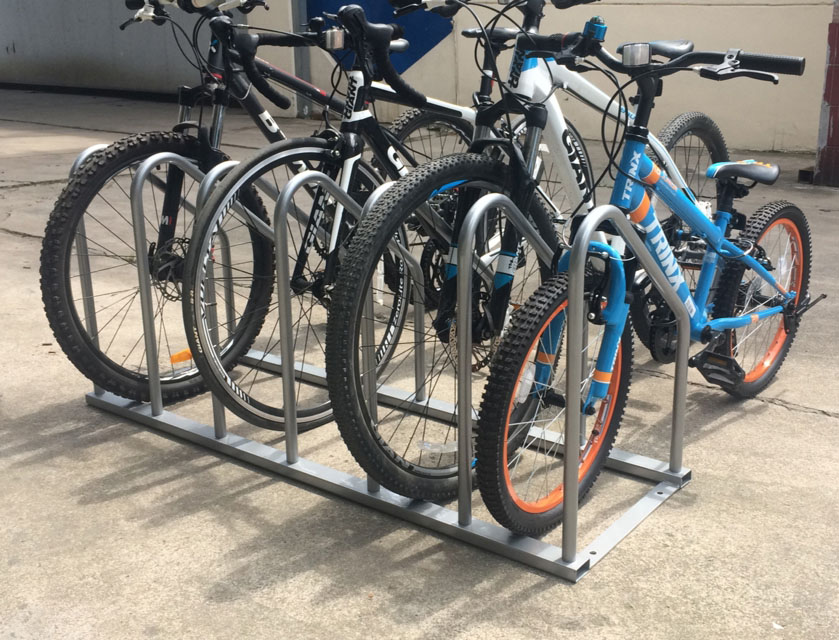 Abschließbare Fahrradständer mit mehreren Kapazitäten für den Außenbereich